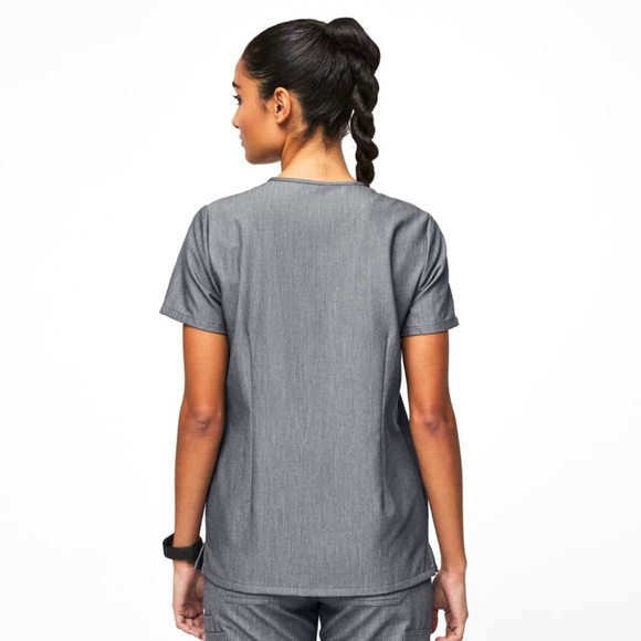 FIGS Casma Three-Pocket Scrub Top - Picture 4 of 7
